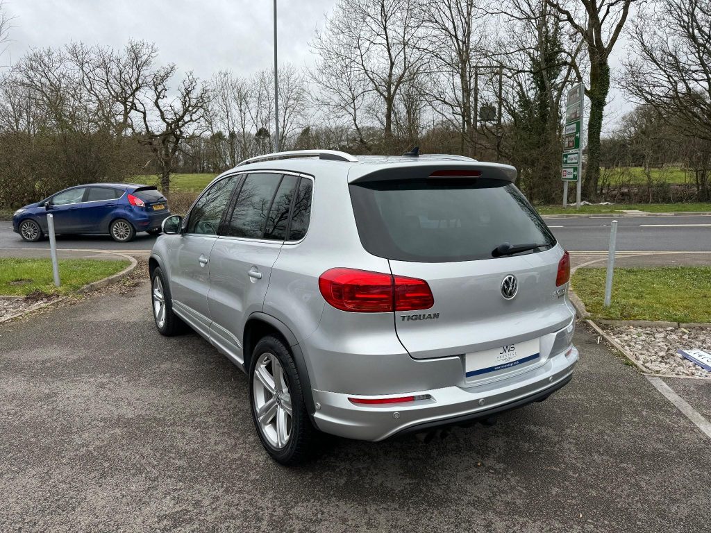 Volkswagen Tiguan 2.0 TDI BlueMotion Tech R-Line DSG 4WD Euro 5 (s/s) 5dr (Nav)