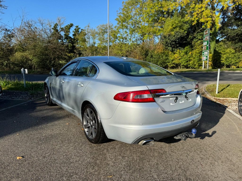 Jaguar XF 3.0d V6 Luxury Auto Euro 5 4dr